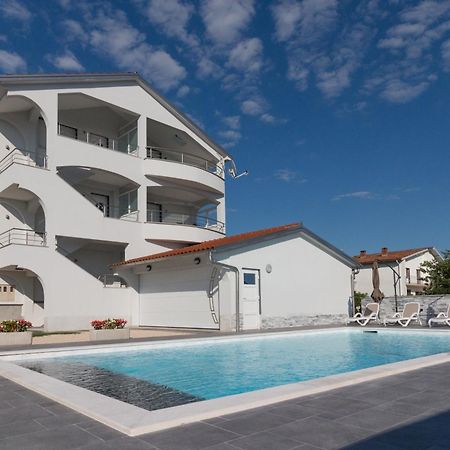 Apartmani Martin Mit Beheiztem Pool With Heated Pool Bibinje Esterno foto