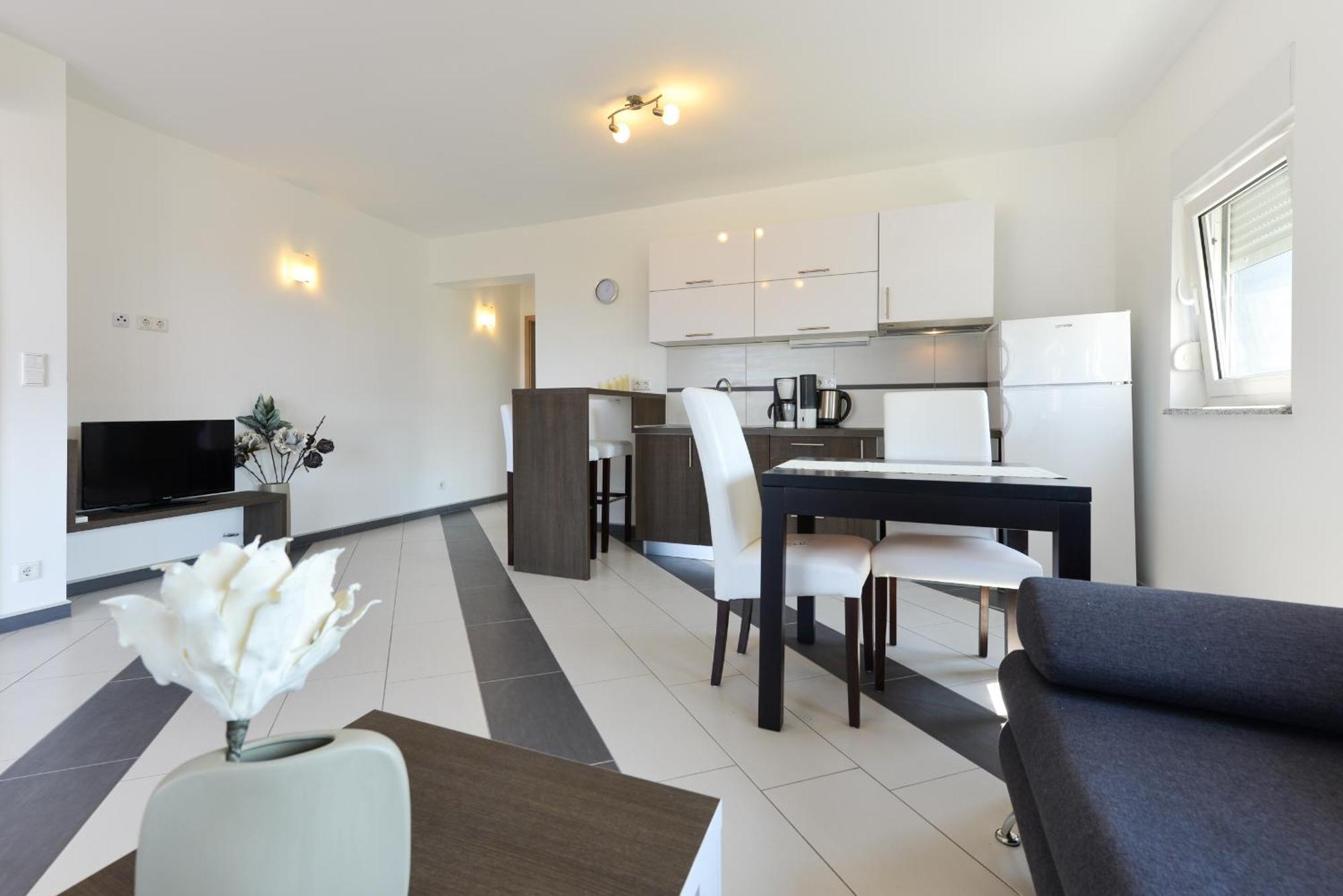 Apartmani Martin Mit Beheiztem Pool With Heated Pool Bibinje Esterno foto