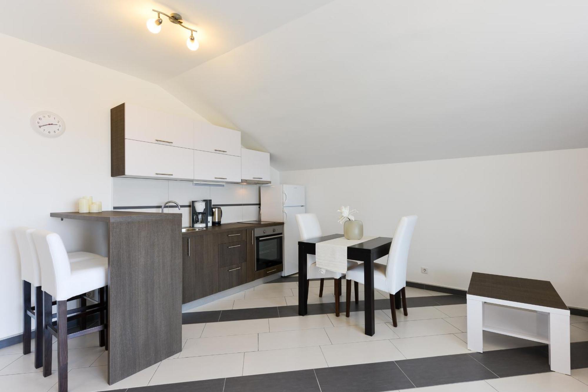 Apartmani Martin Mit Beheiztem Pool With Heated Pool Bibinje Esterno foto