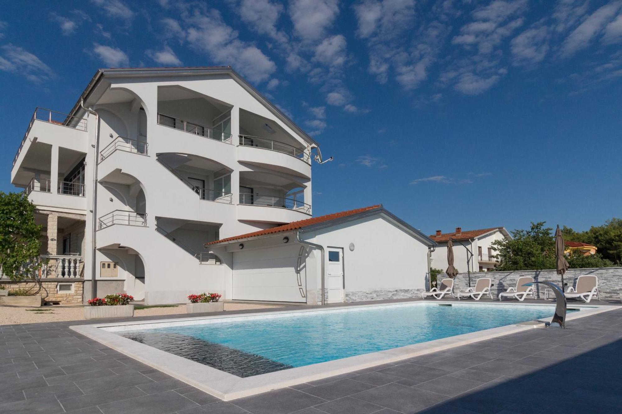 Apartmani Martin Mit Beheiztem Pool With Heated Pool Bibinje Esterno foto