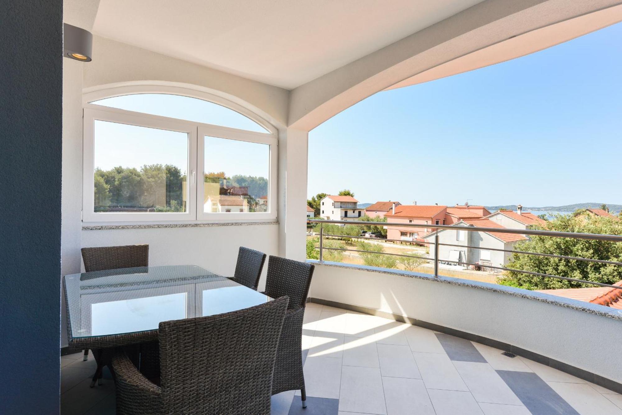 Apartmani Martin Mit Beheiztem Pool With Heated Pool Bibinje Esterno foto