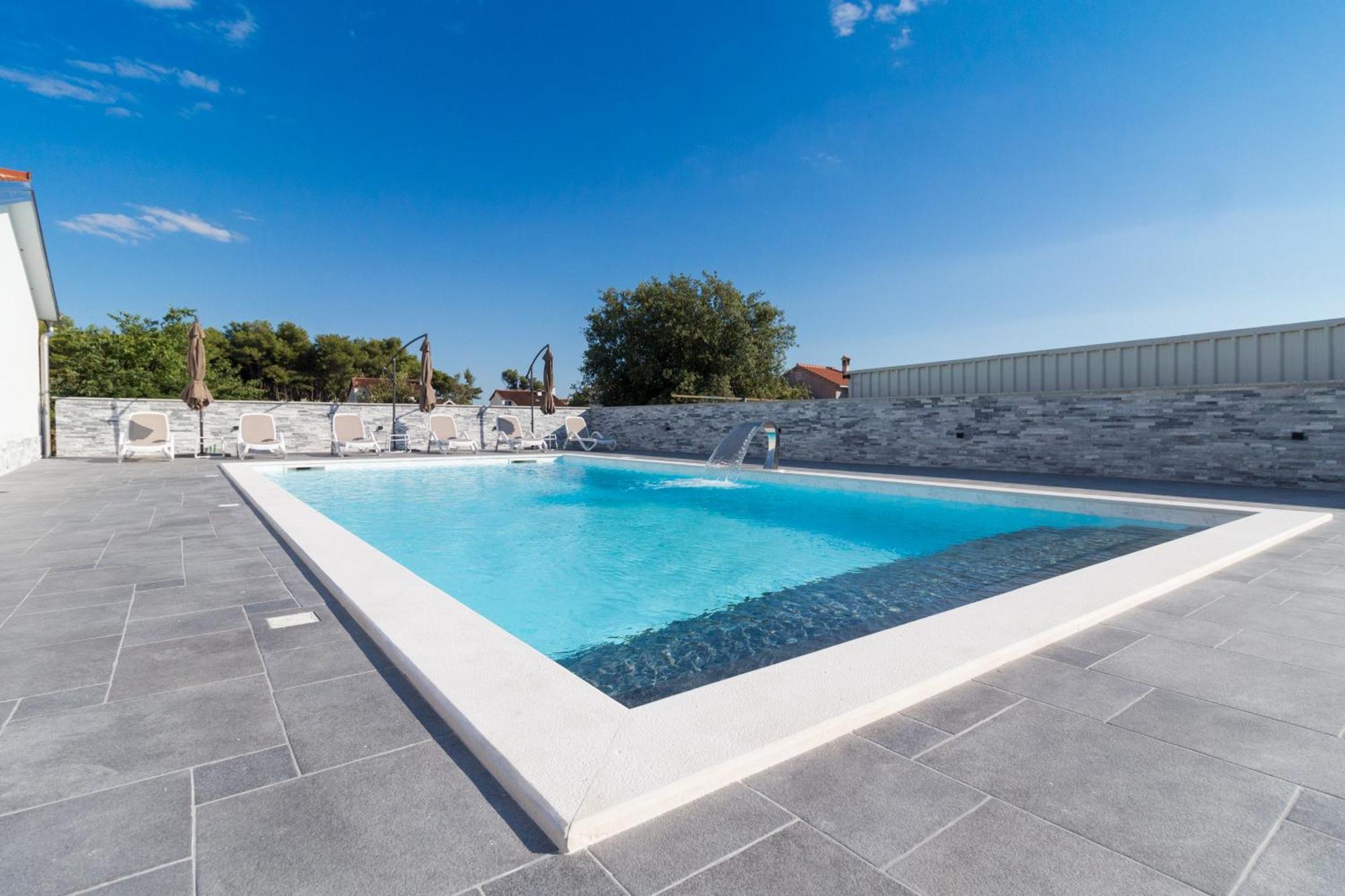 Apartmani Martin Mit Beheiztem Pool With Heated Pool Bibinje Esterno foto