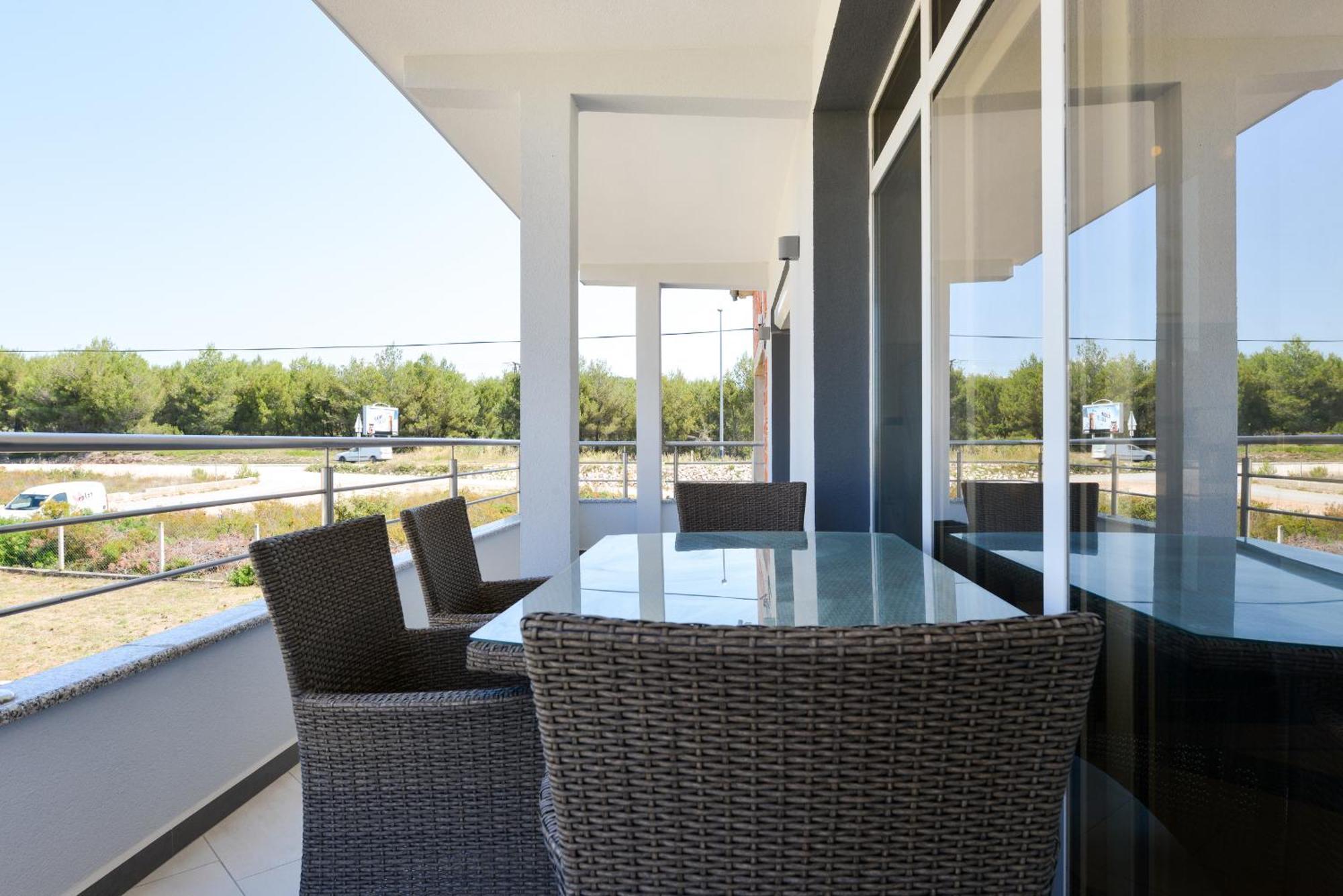 Apartmani Martin Mit Beheiztem Pool With Heated Pool Bibinje Esterno foto
